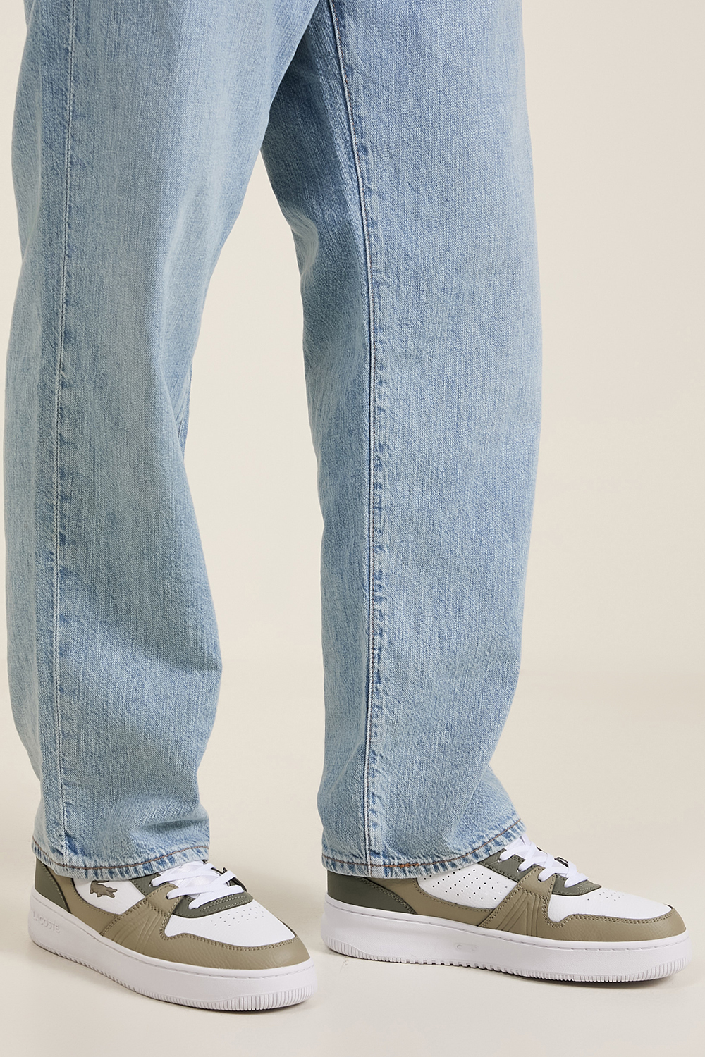 תמונת כל הלוק של נעלי סניקרס L001